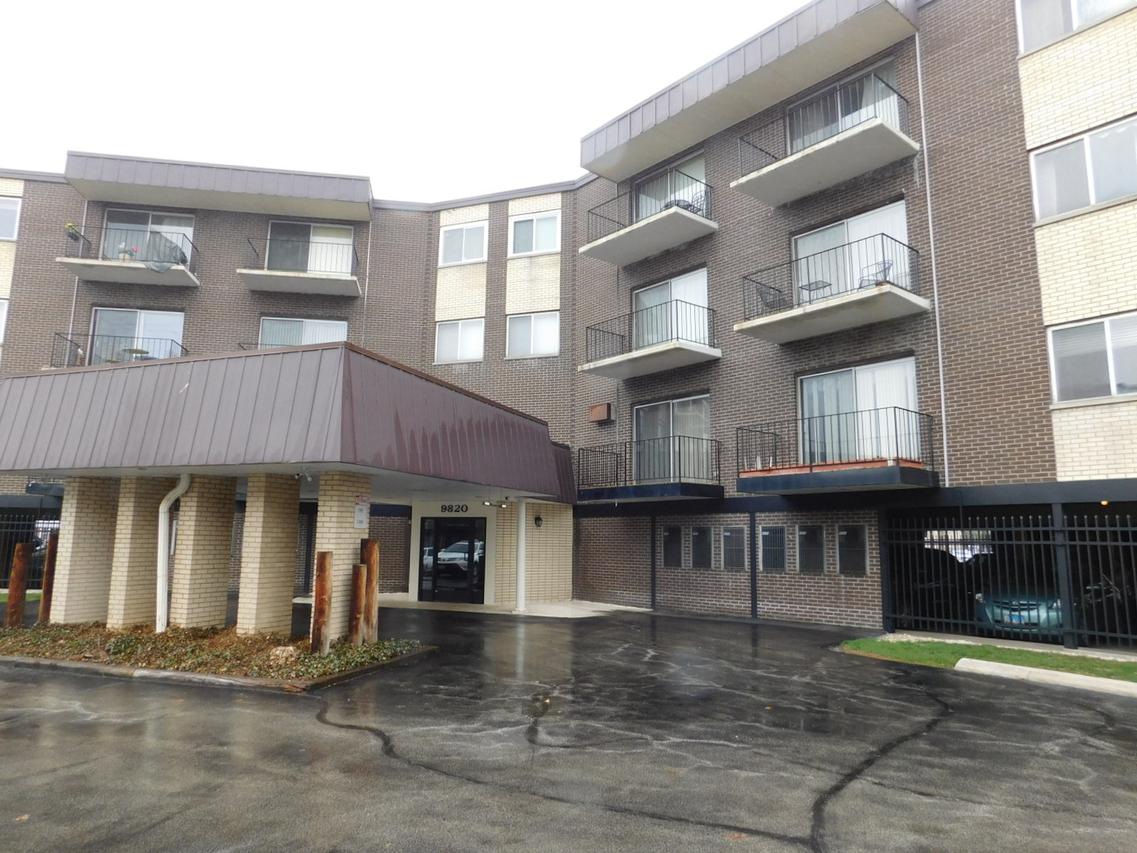 9820 S Pulaski Rd. #315, Oak Lawn, IL 60453