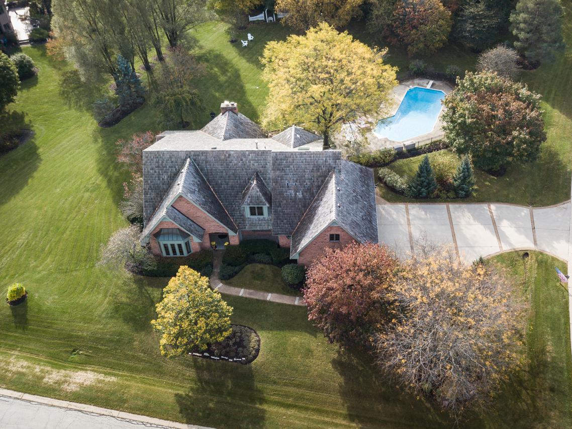 195 Peregrine Ln., Hawthorn Woods, IL 60047