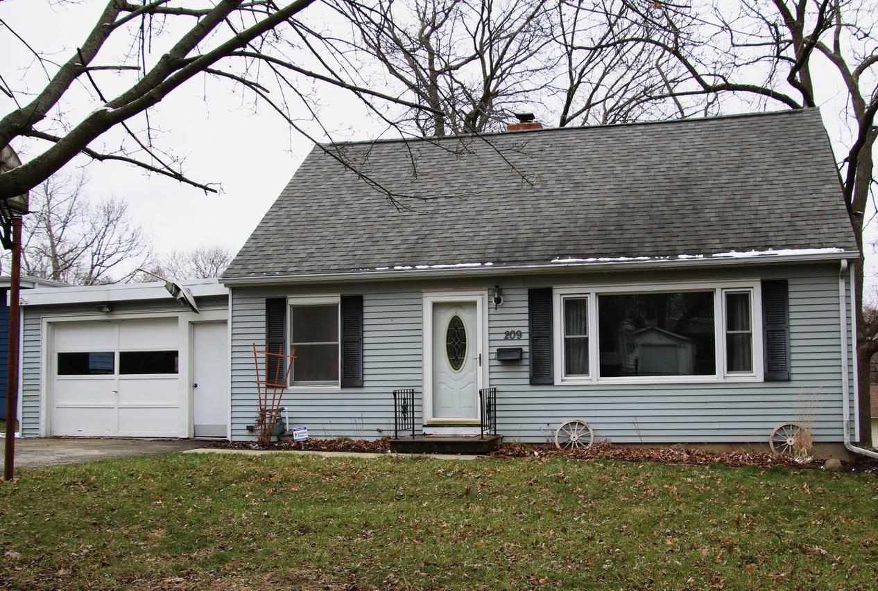 209 Delcy Dr., Dekalb, IL 60115