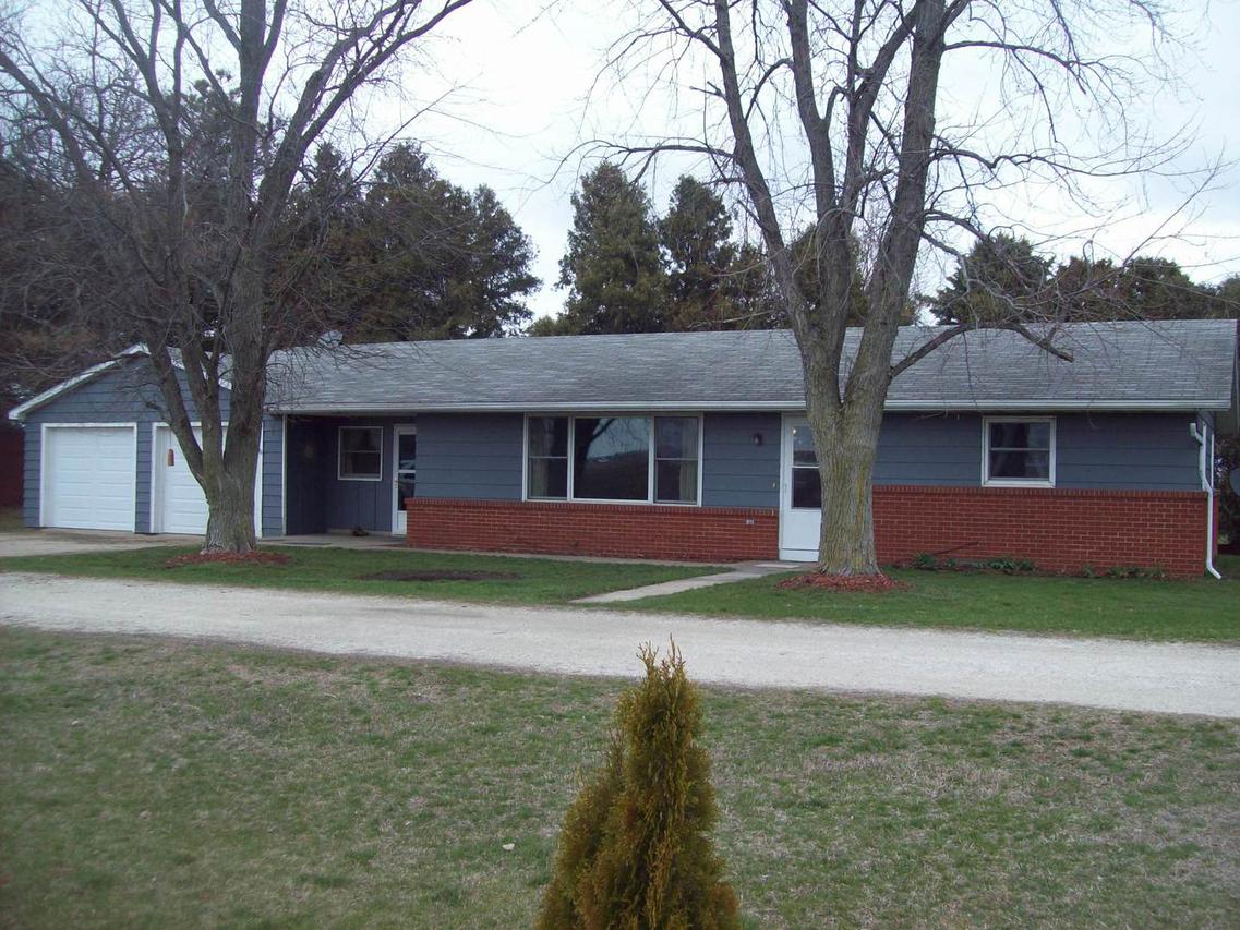 177 Atkinson Rd., Walnut, IL 61376