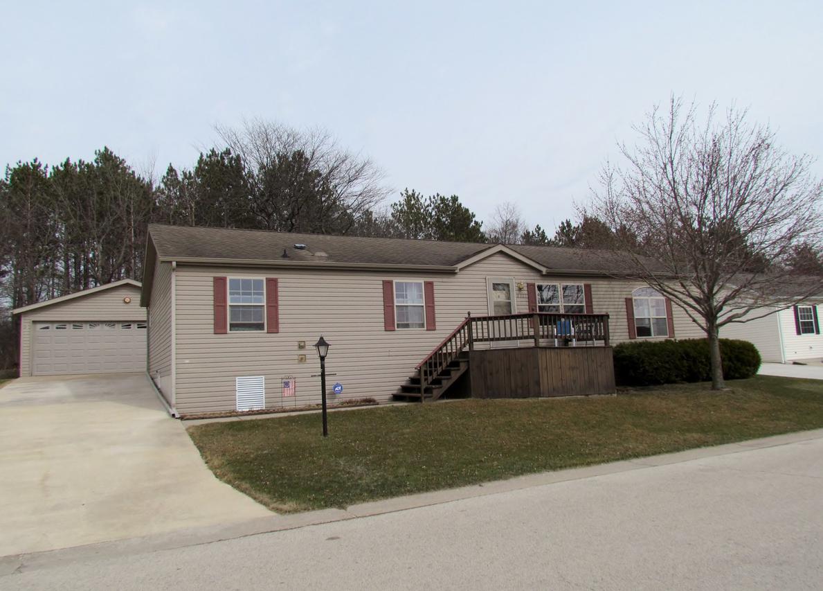 8327 Hickory Tree Dr., Machesney Park, IL 61115