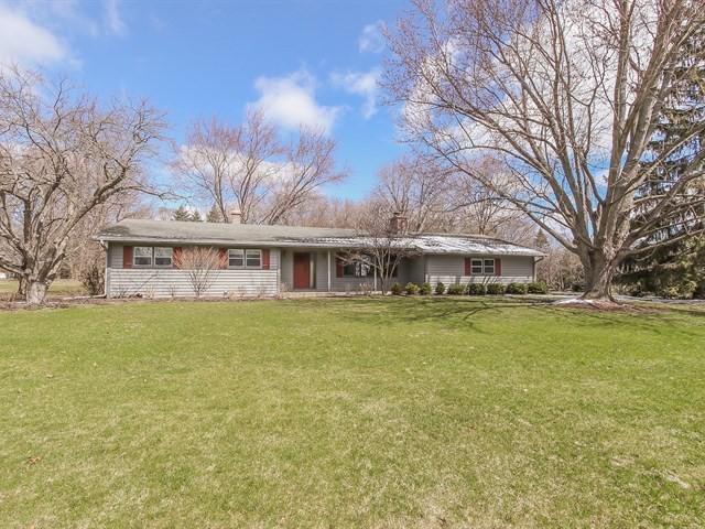42 E Surrey Ln., Barrington Hills, IL 60010