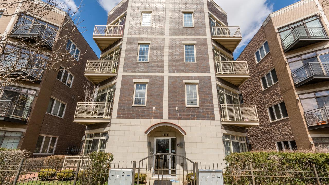 7934 W Grand Ave. #2E, Elmwood Park, IL 60707
