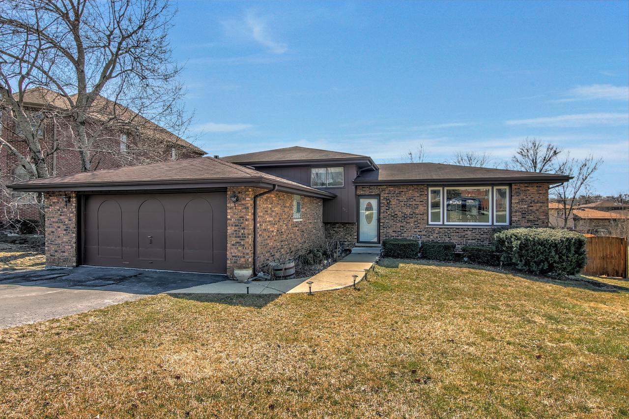 8607 W 98th Pl., Palos Hills, IL 60465