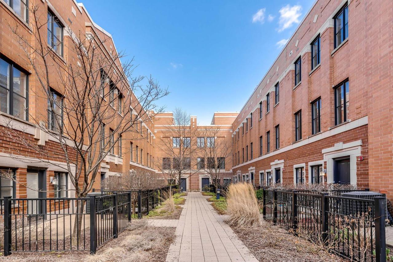 1117 W Monroe St. #8, Chicago, IL 60607