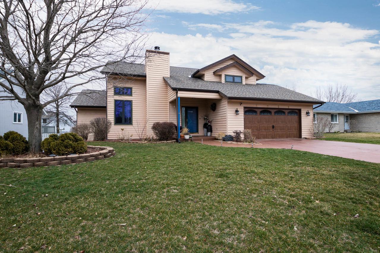 1058 Darwin Dr., Machesney Park, IL 61115