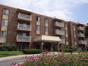 2423 N Kennicott Dr. #4D, Arlington Heights, IL 60004