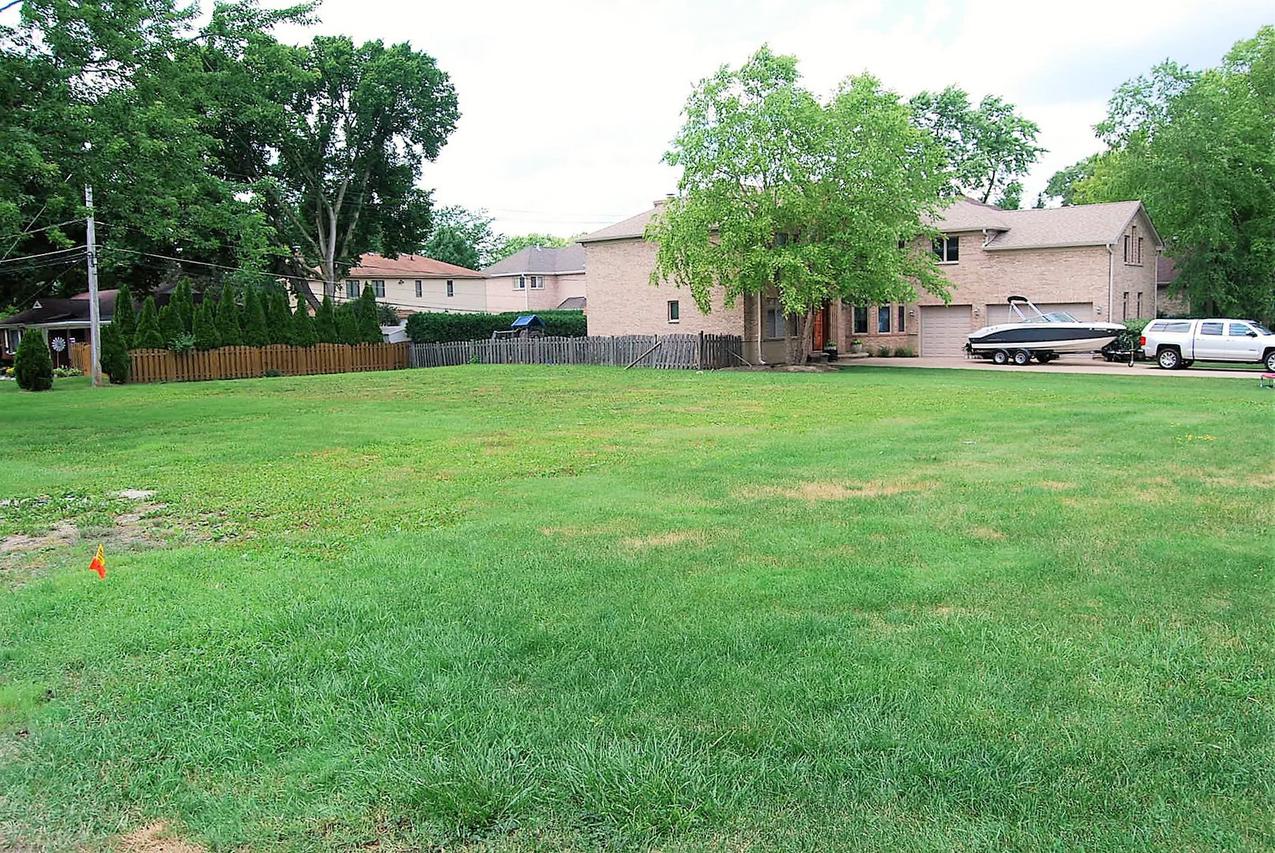 2120 E White Oak St., Mount Prospect, IL 60056