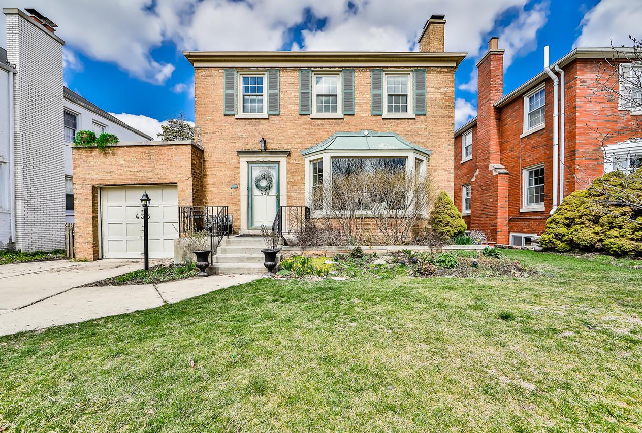 438 Longcommon Rd., Riverside, IL 60546