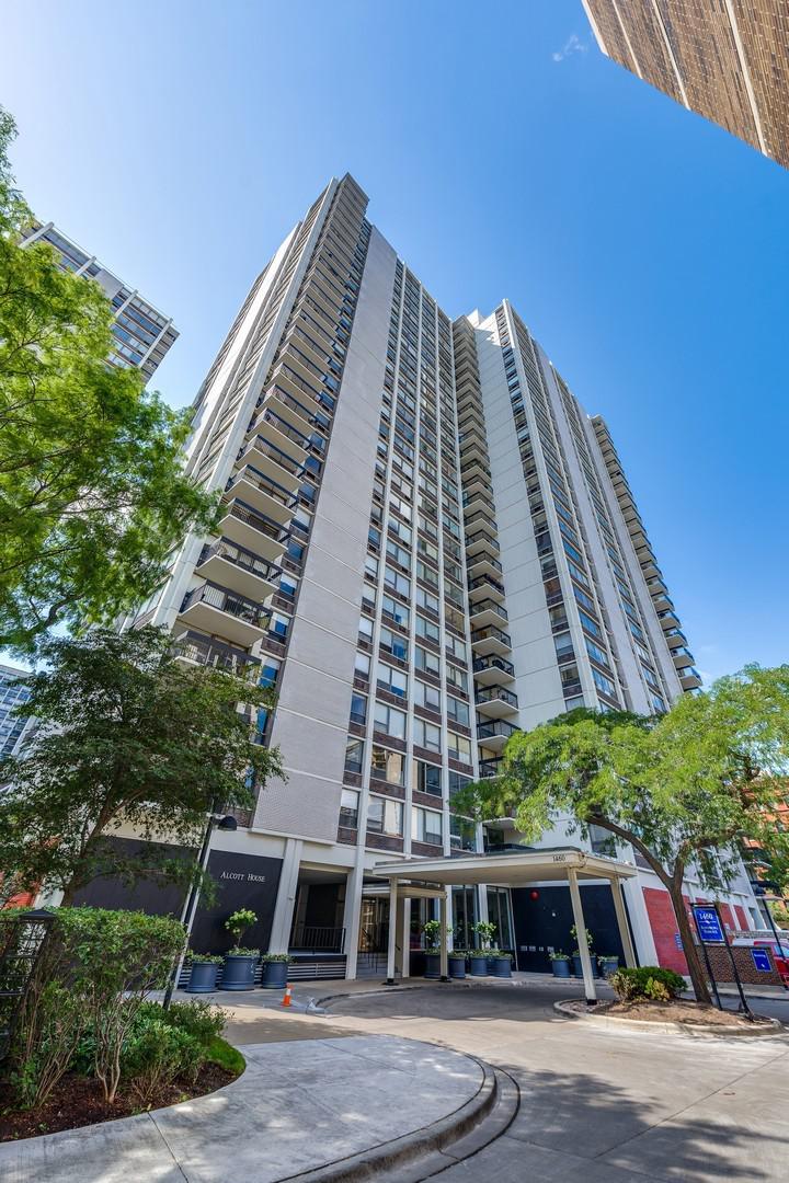 1460 N Sandburg Ter. #2408, Chicago, IL 60610