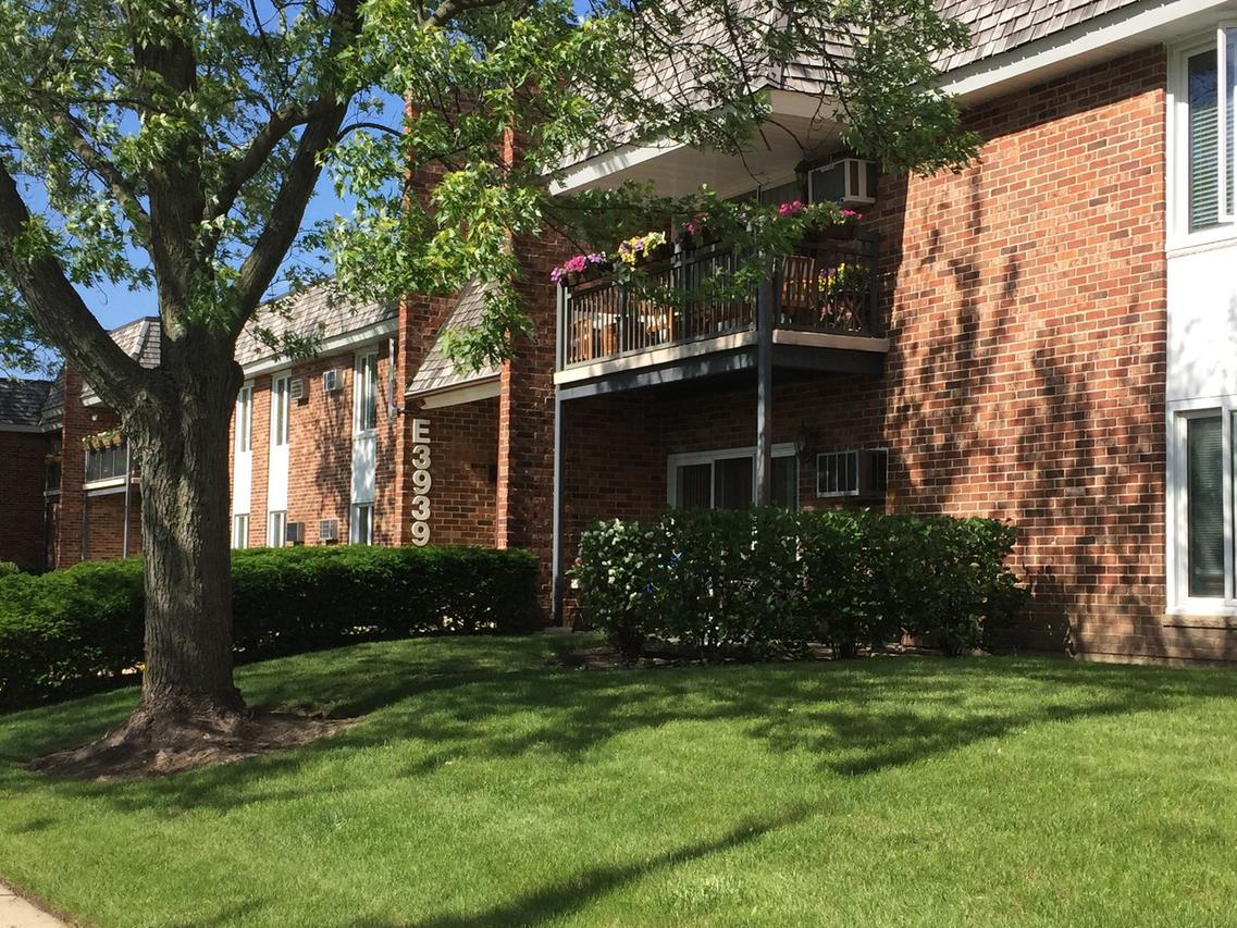 3939 Saratoga Ave. #201, Downers Grove, IL 60515