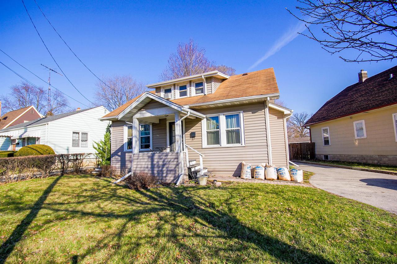 1106 Sycamore Rd., Dekalb, IL 60115