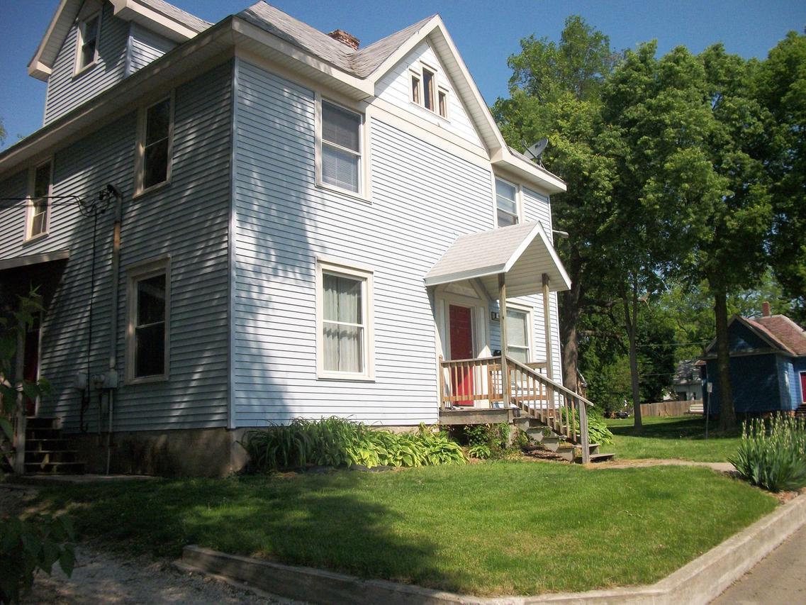 907 N State St., Champaign, IL 61820