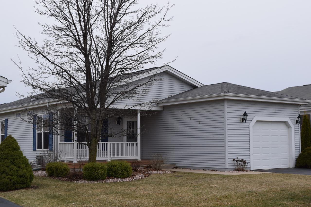 114 Hunter Ct., Grayslake, IL 60030