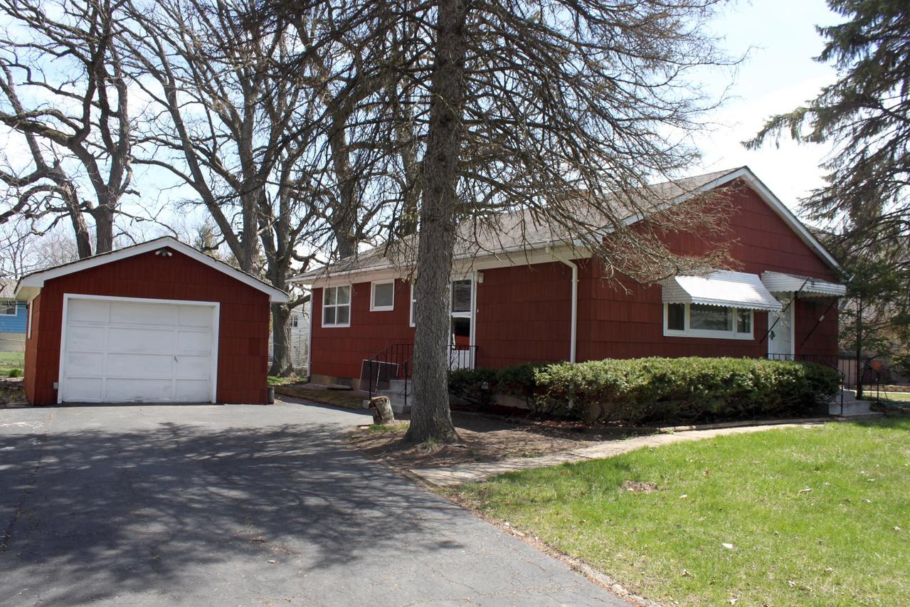 454 Circle Ave., Willowbrook, IL 60527