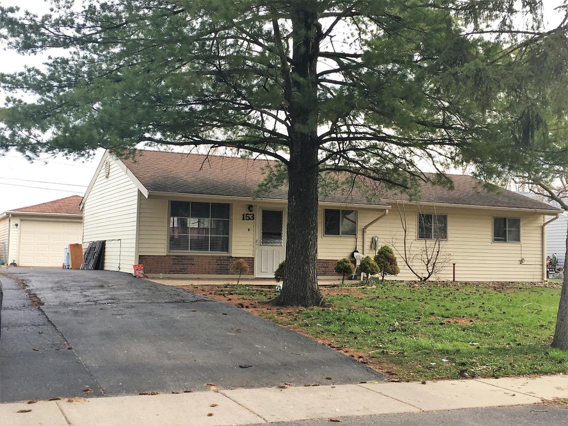 153 Queenswood Rd., Bolingbrook, IL 60440