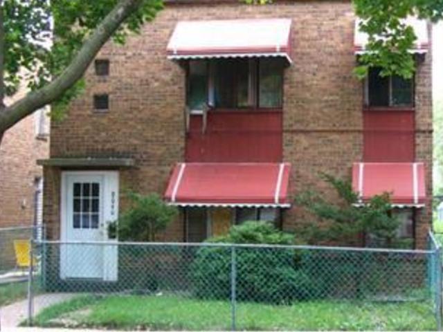 8040 S Kingston Ave., Chicago, IL 60617