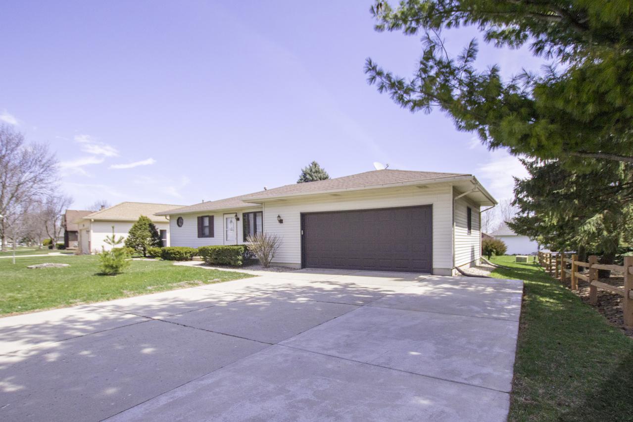 1585 Marikay Ave., Aurora, IL 60505