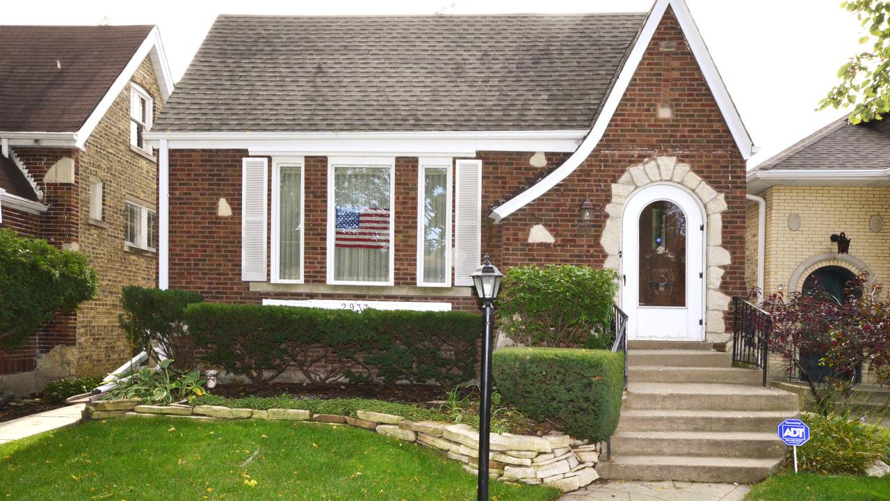 2933 W Greenleaf Ave., Chicago, IL 60645