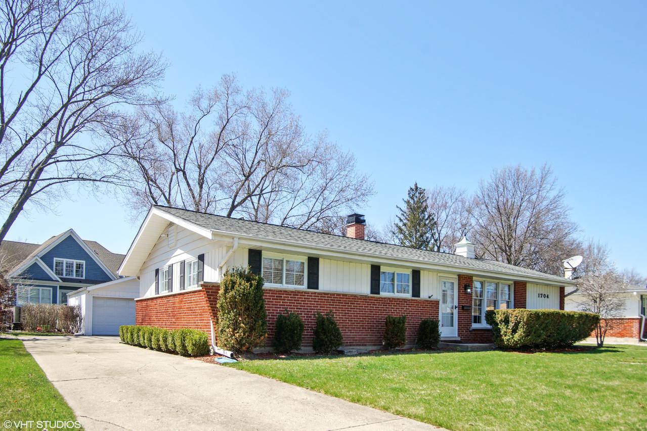 1704 N Walnut Ave., Arlington Heights, IL 60004