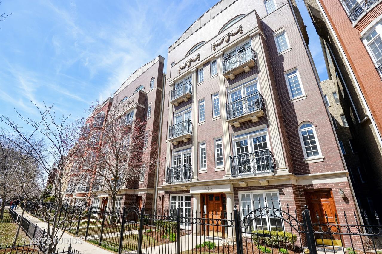628 W Wrightwood Ave. #2W, Chicago, IL 60614