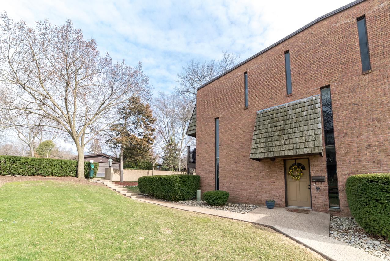 440 Lageschulte St., Barrington, IL 60010