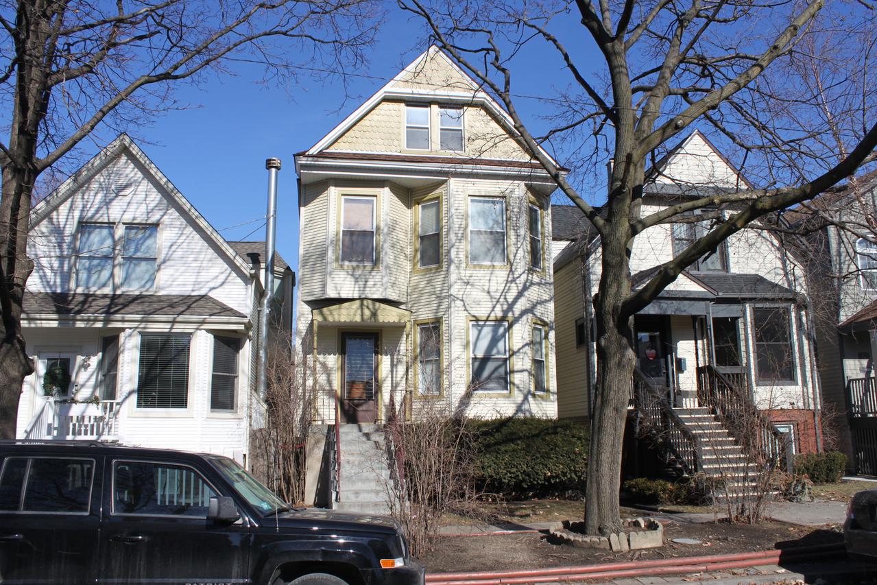 1936 W Belle Plaine Ave., Chicago, IL 60613
