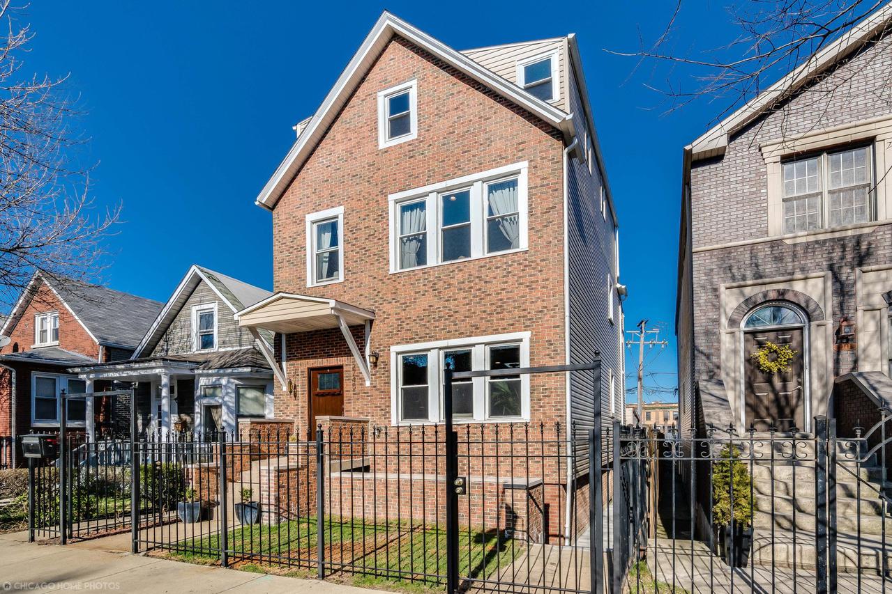 2745 N Artesian Ave., Chicago, IL 60647