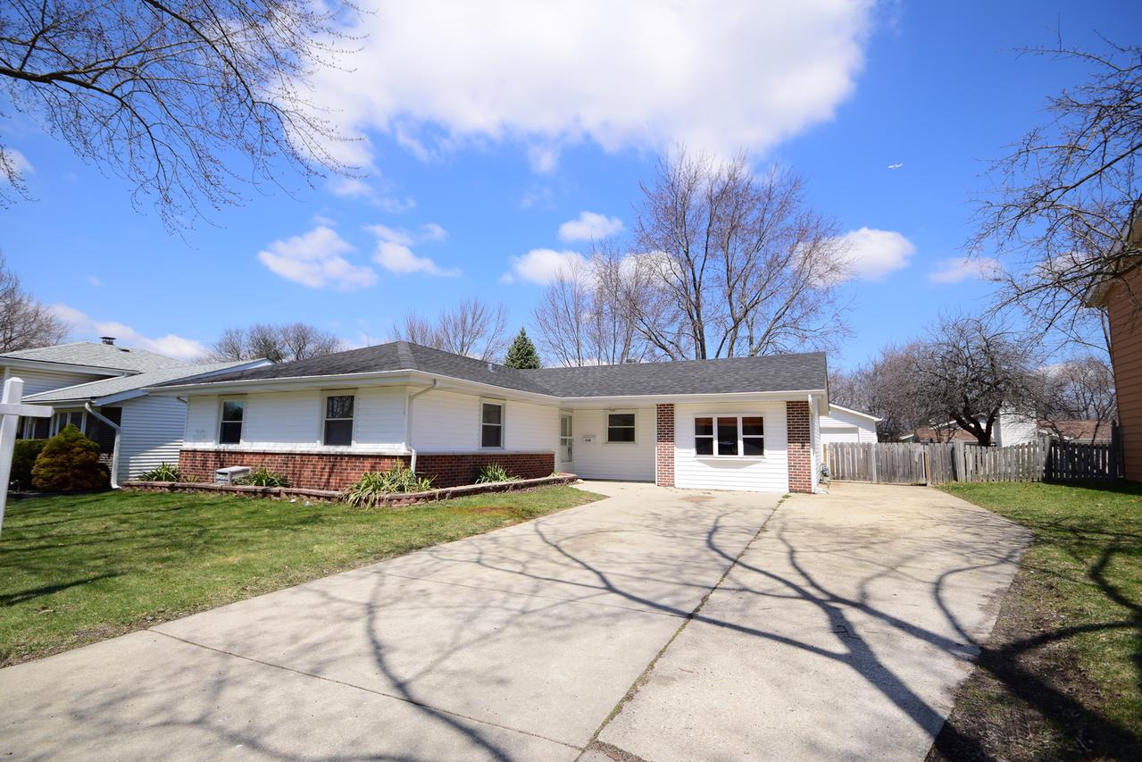 110 Janet Ave., Streamwood, IL 60107
