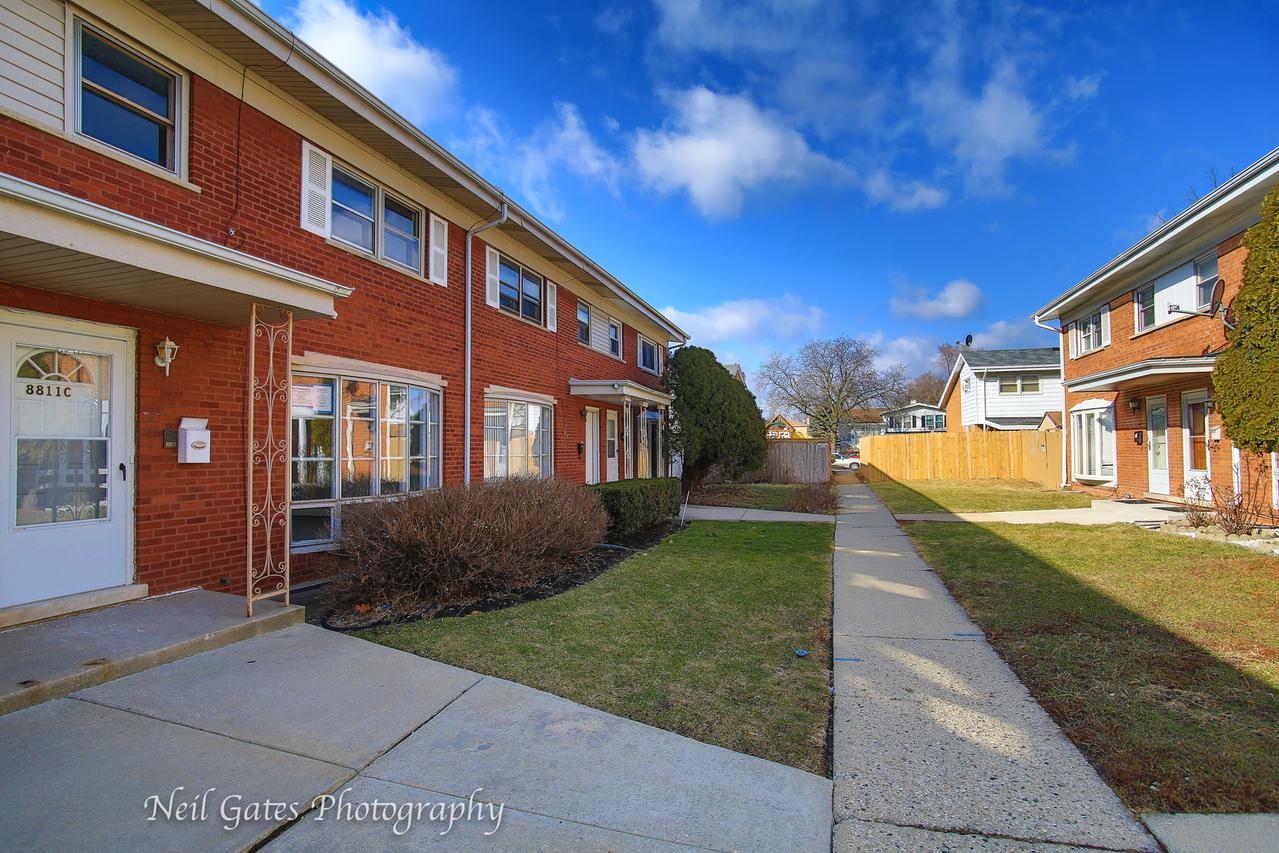 8811 Robin Dr. #C, Des Plaines, IL 60016
