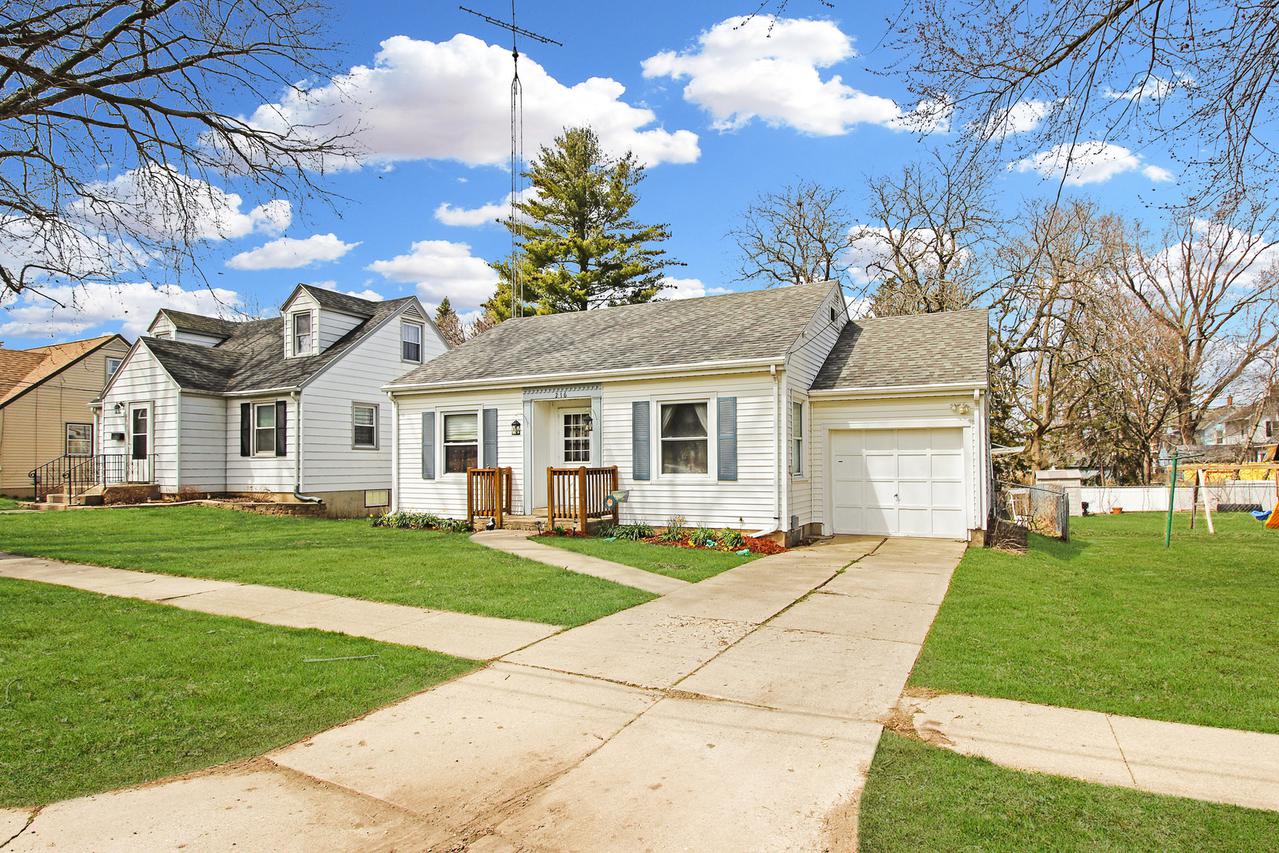 216 W Garfield St., Freeport, IL 61032