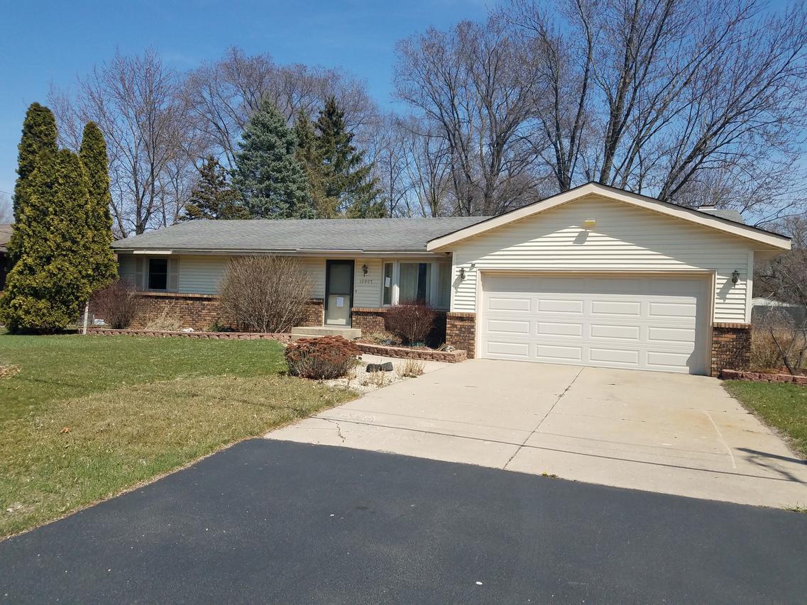 10907 2nd St., Roscoe, IL 61073