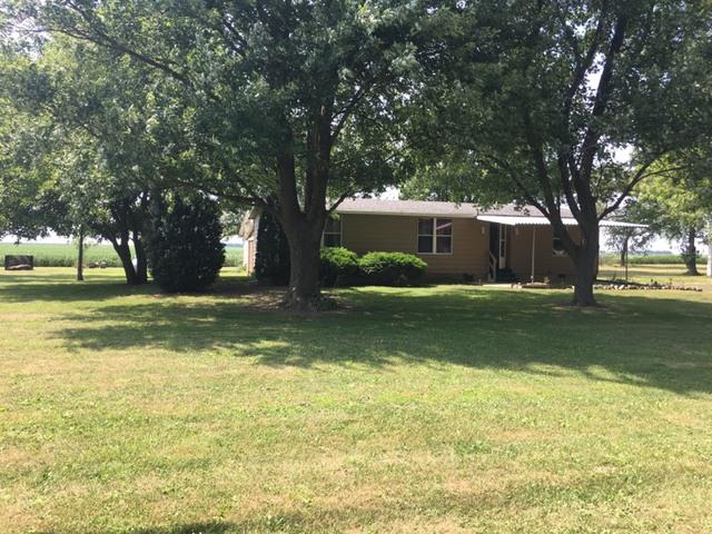 203 S Locust St., Roberts, IL 60962