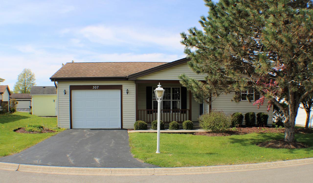 307 Belmont Dr., Grayslake, IL 60030