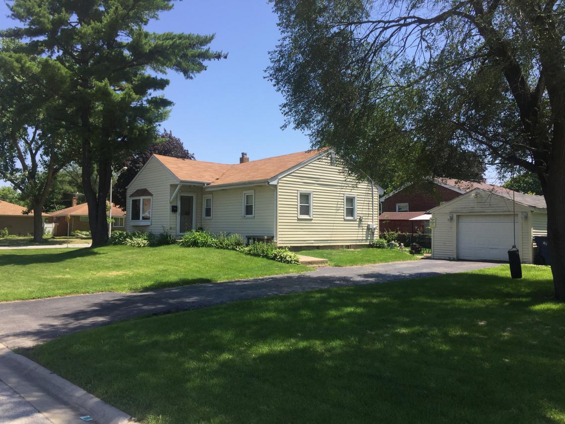 300 S Iowa Ave., Addison, IL 60101