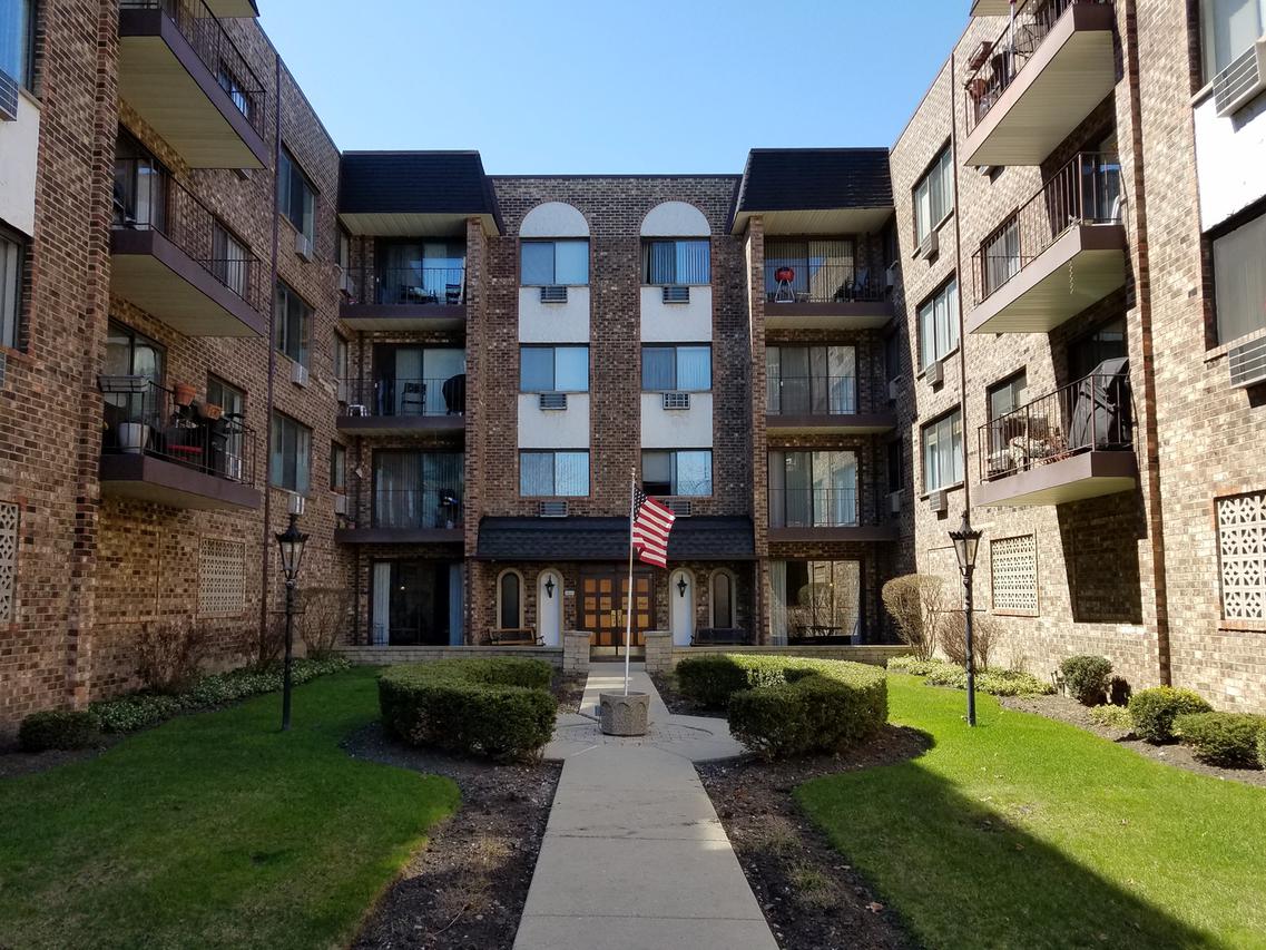 722 Graceland Ave. #212, Des Plaines, IL 60016