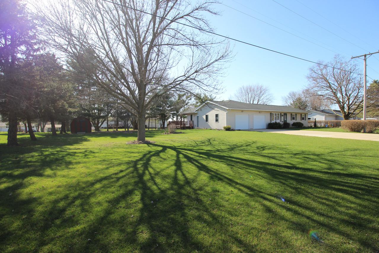 209 N Shippee Rd., Lena, IL 61048