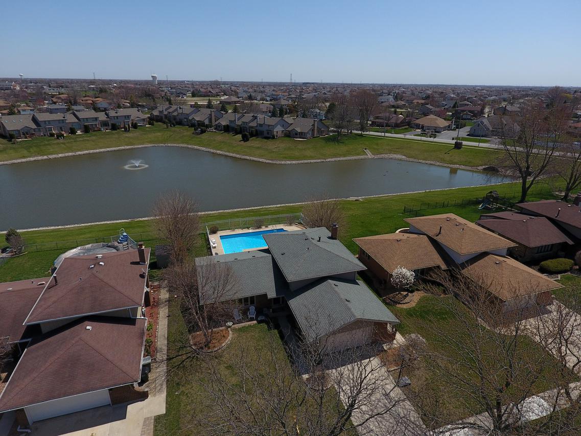 17425 Chestnut Dr., Tinley Park, IL 60487