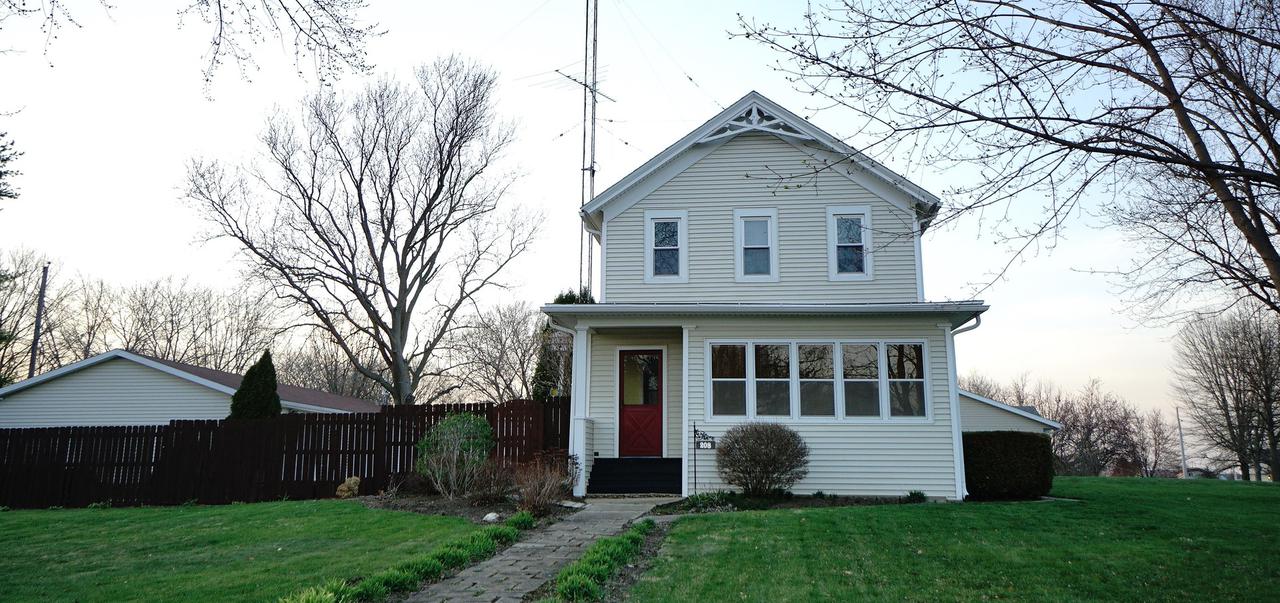 208 E Bluff St., Winnebago, IL 61088