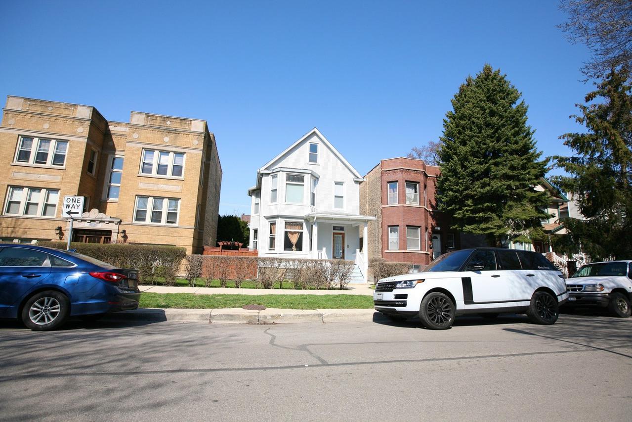 3830 N Troy St., Chicago, IL 60618