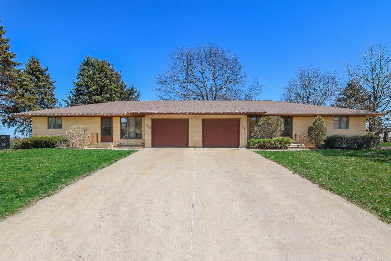 308-310 N Hiawatha St., Shabbona, IL 60550