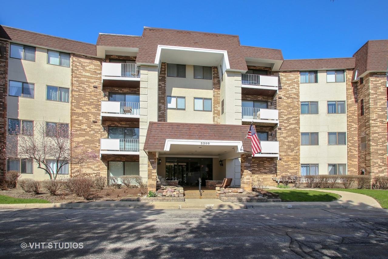 3300 N Carriageway Dr. #209, Arlington Heights, IL 60004