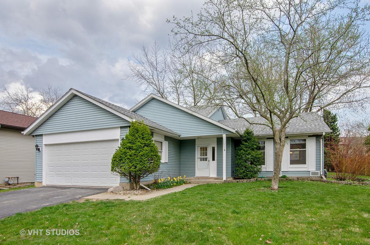 575 Lochwood Dr., Crystal Lake, IL 60012