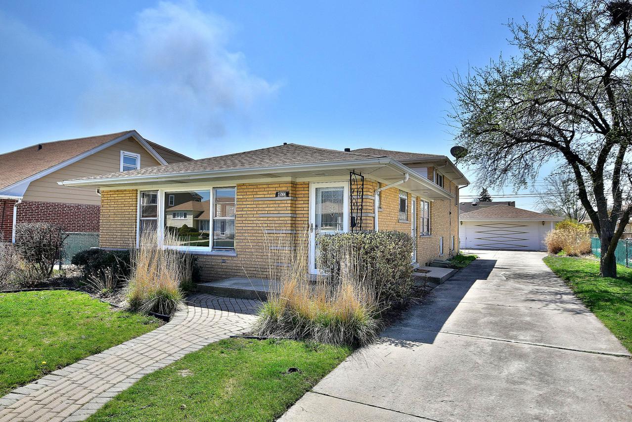 4533 W 99th Pl., Oak Lawn, IL 60453