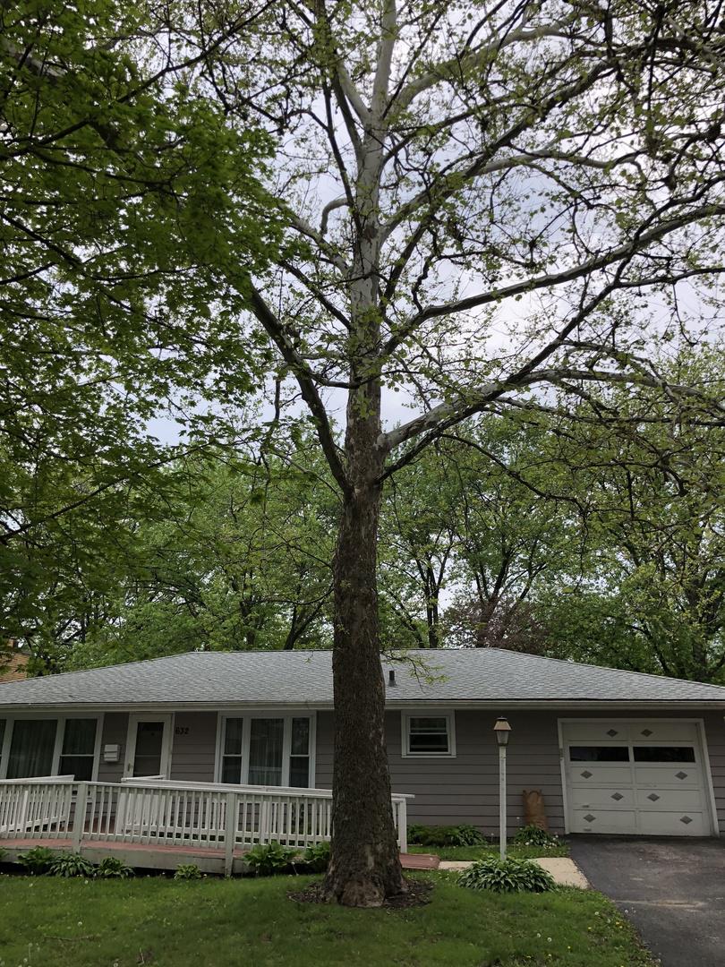 632 Iroquois Dr., Aurora, IL 60506