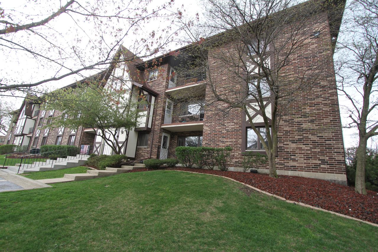 10532 Ridge Cove Dr. #16A, Chicago Ridge, IL 60415