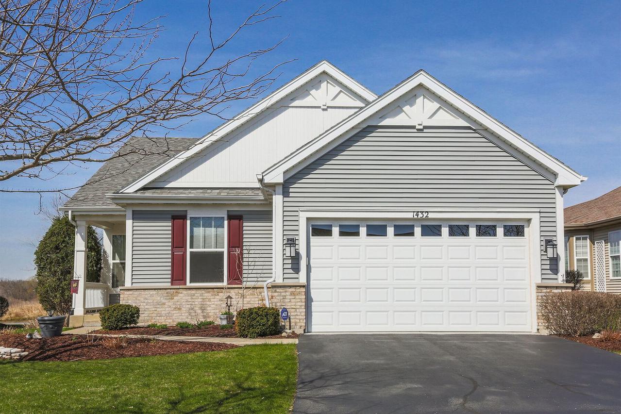 1432 Mansfield Dr., Aurora, IL 60502