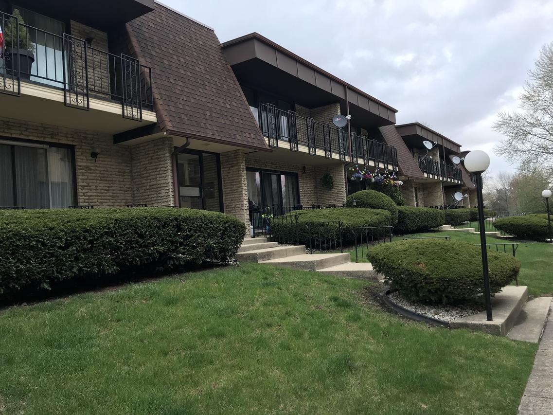 9111 S Roberts Rd. #6D, Hickory Hills, IL 60457