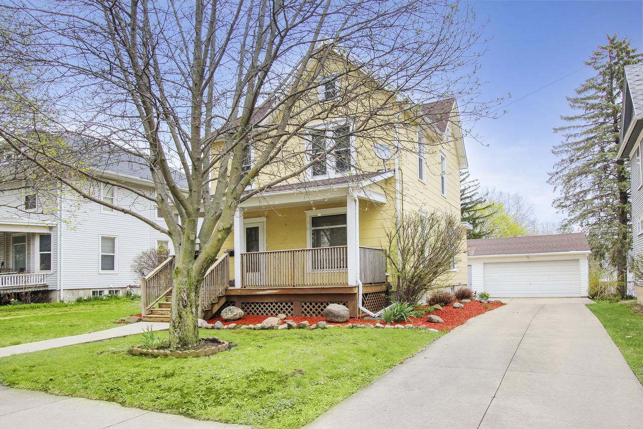 1445 S Carroll Ave., Freeport, IL 61032