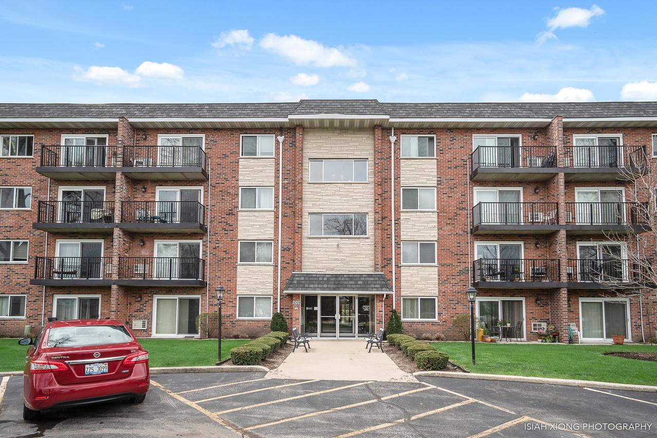 100 W Park Circle Dr. #2I, Wheaton, IL 60187